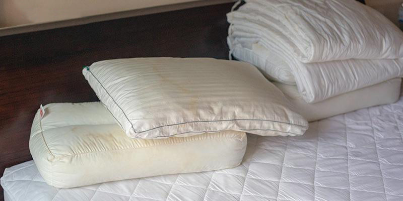 10 Signs That It's Time for a New Pillow